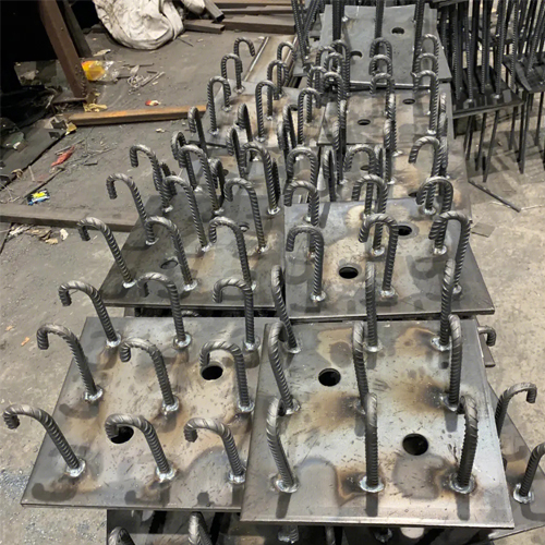 图纸中如何确定林芝预埋件的位置？